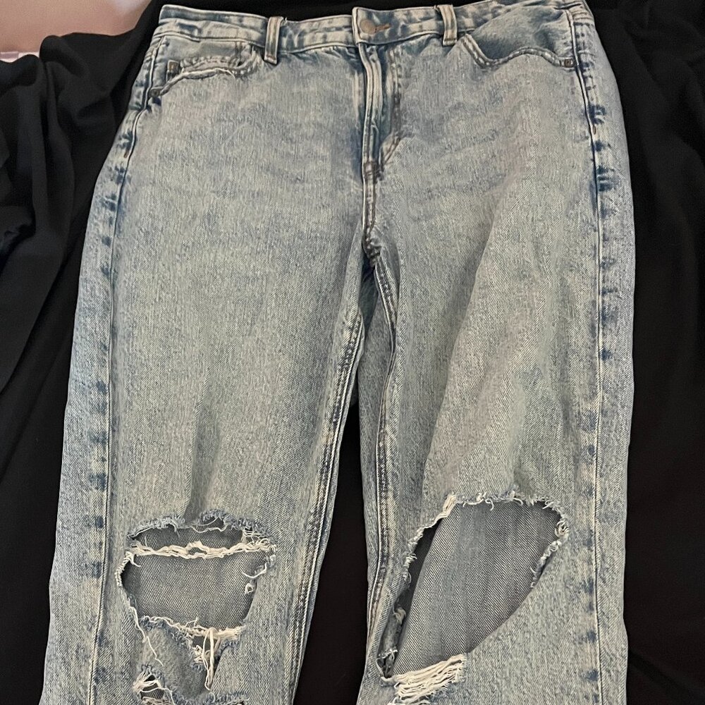 American Eagle Outfitters Ripped Mom Jeans